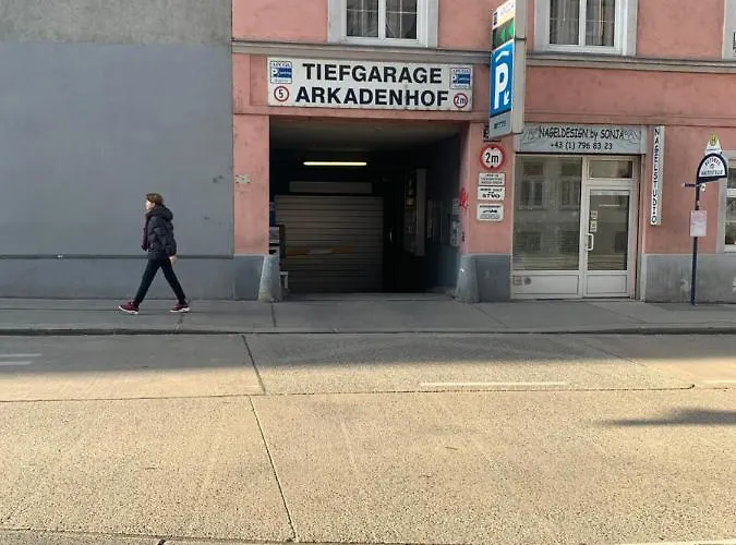 Skyscraper-feeling With Parking Nearby Apartment